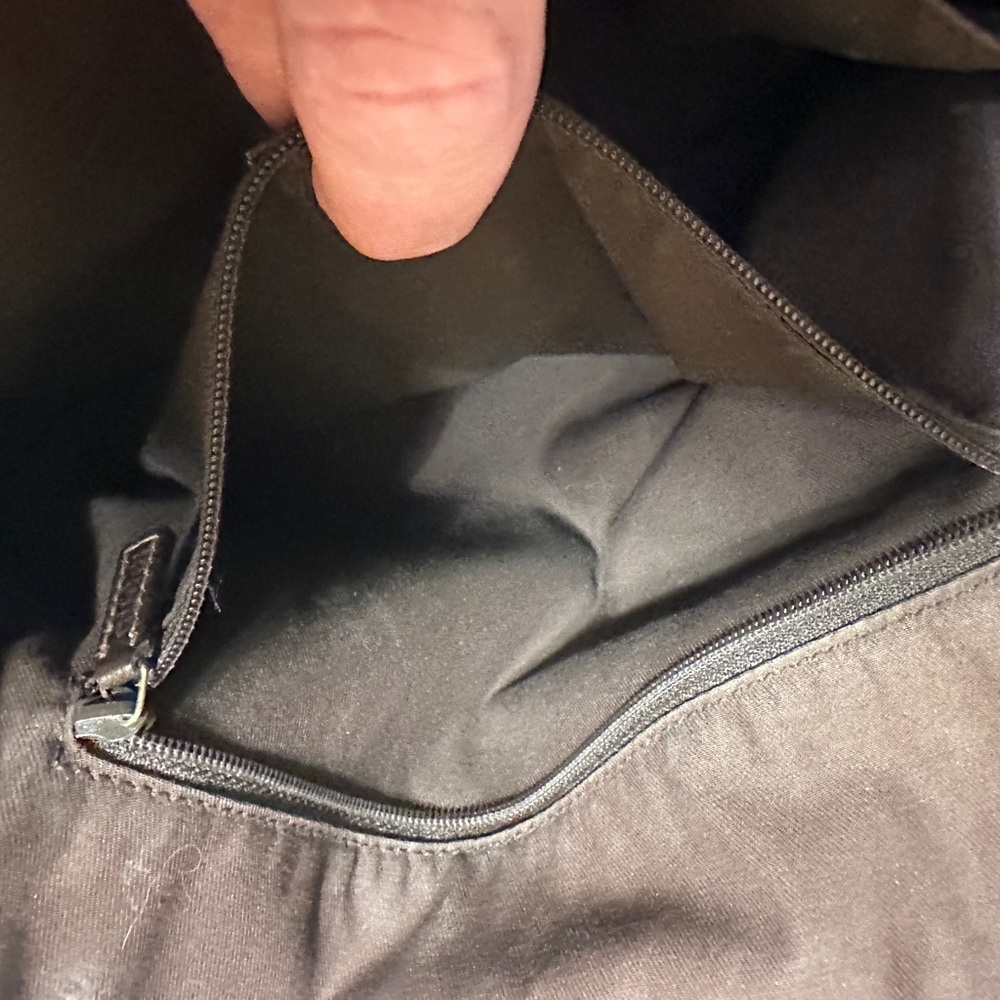 Authentic Vintage Gucci tote photos accurate - Picture 8 of 16
